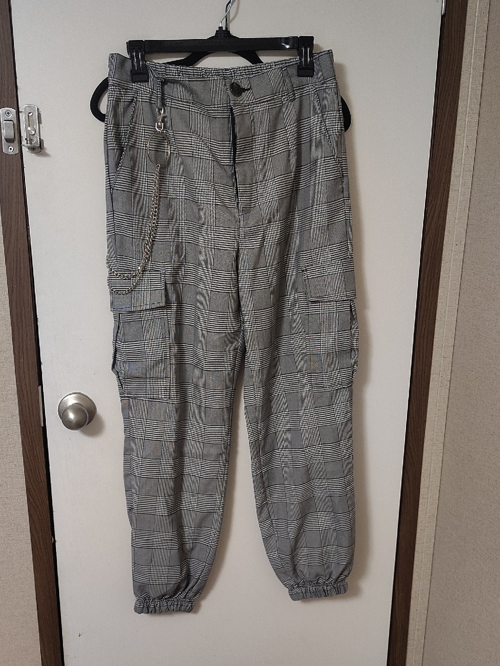 Forever 21 Plaid Cargo Joggers - Gray